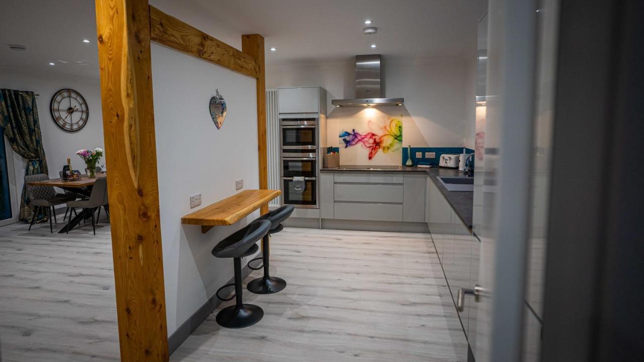 Heather House , Luxury Holiday House In ピトロクリー エクステリア 写真